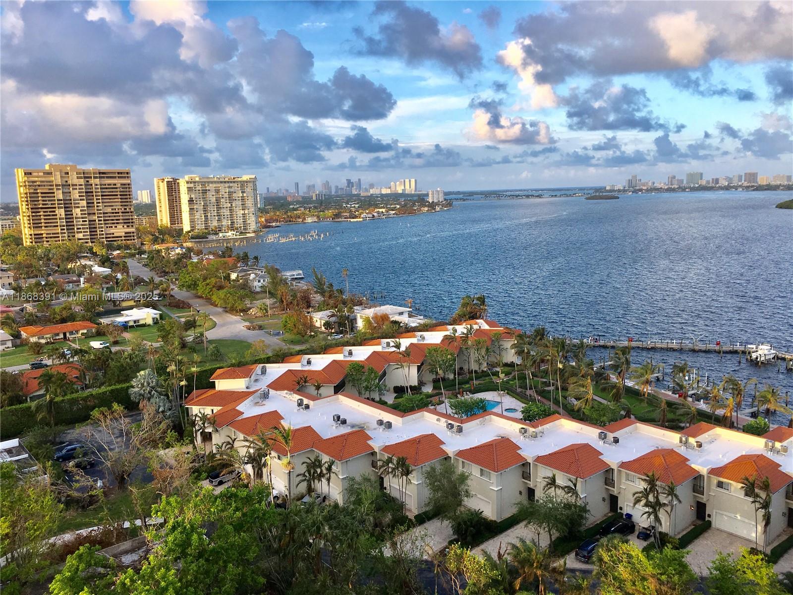 TOWERS OF QUAYSIDE CONDO - Residential