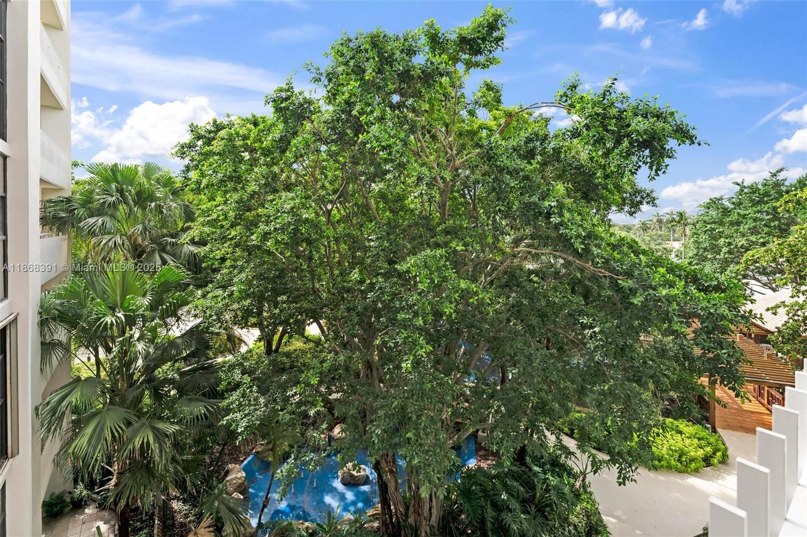 TOWERS OF QUAYSIDE CONDO - Residential