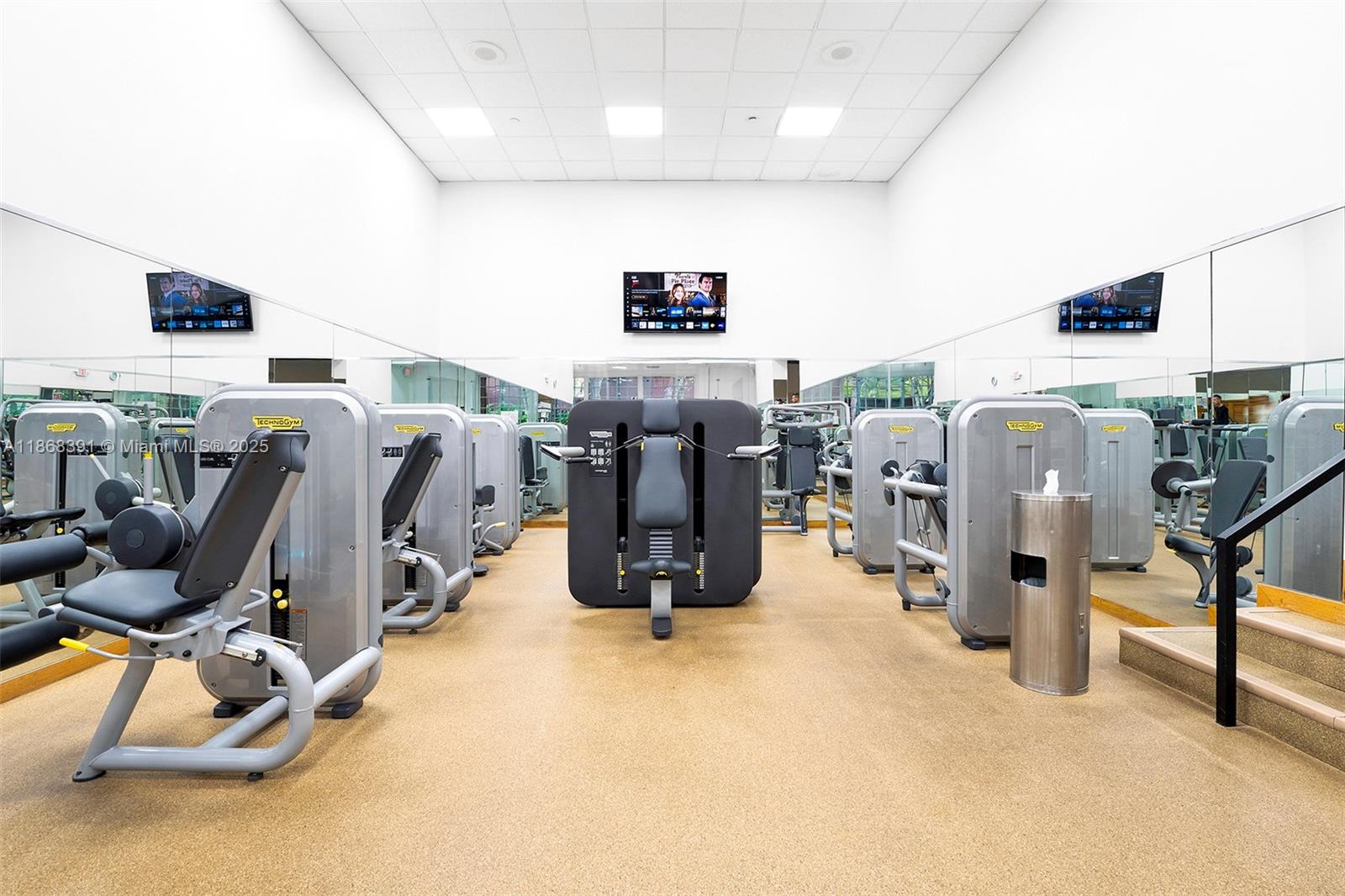 TOWERS OF QUAYSIDE CONDO - Residential