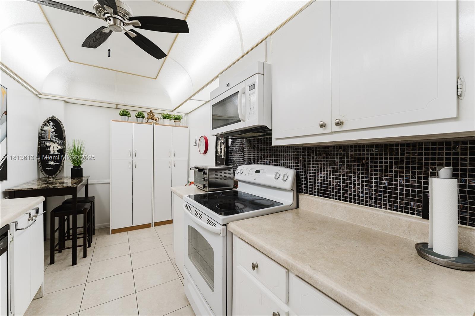 HILLCREST EAST NO 23 COND - Residential