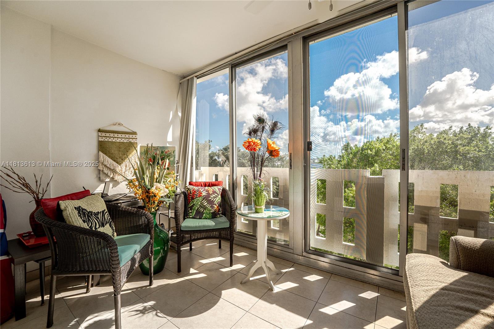 HILLCREST EAST NO 23 COND - Residential