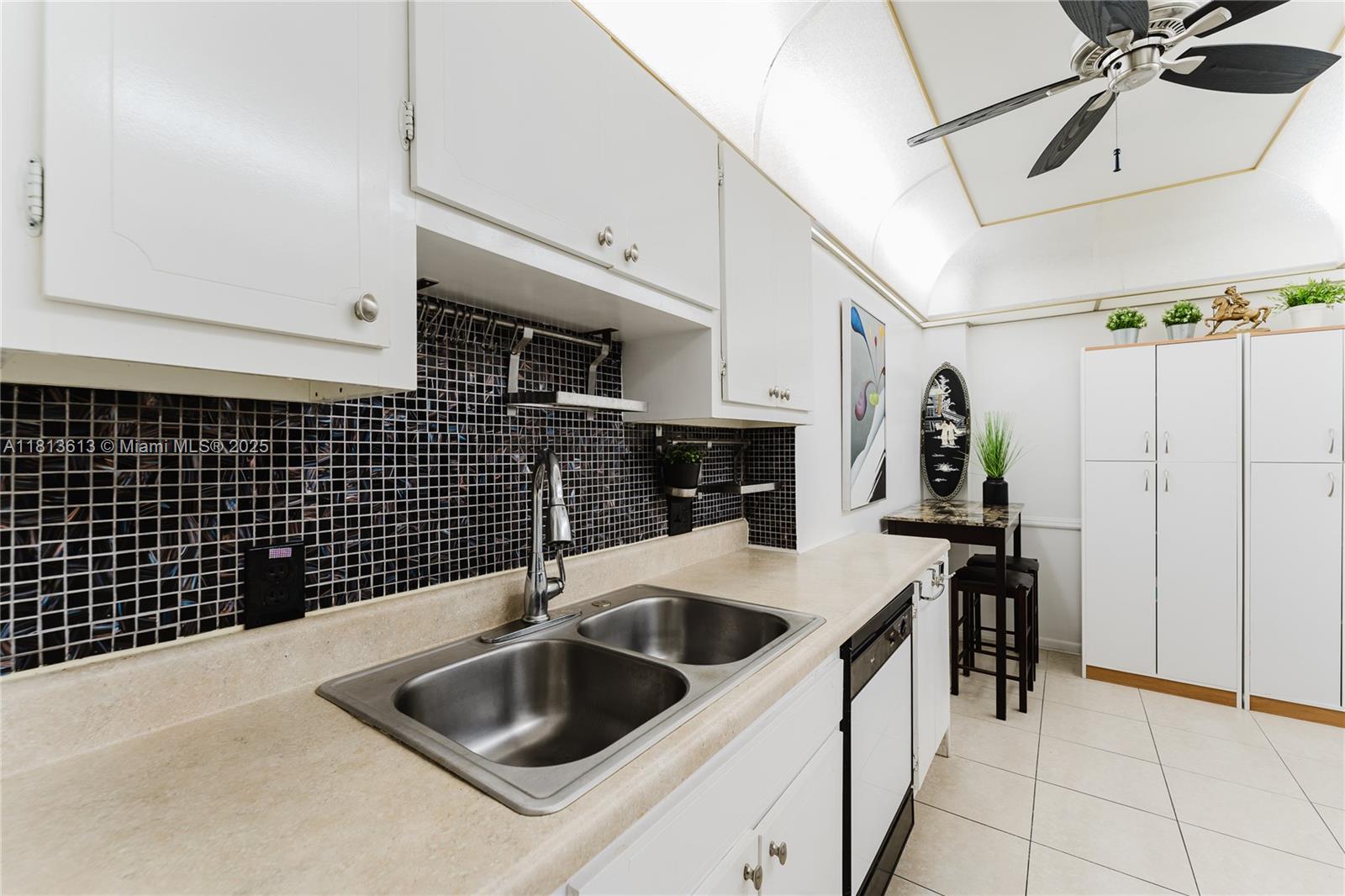 HILLCREST EAST NO 23 COND - Residential