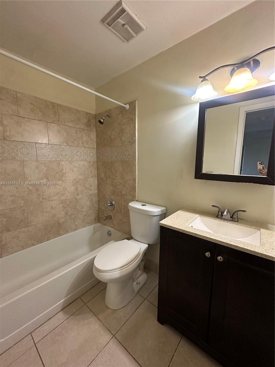 ROYAL POINCIANA CONDO - Residential Lease