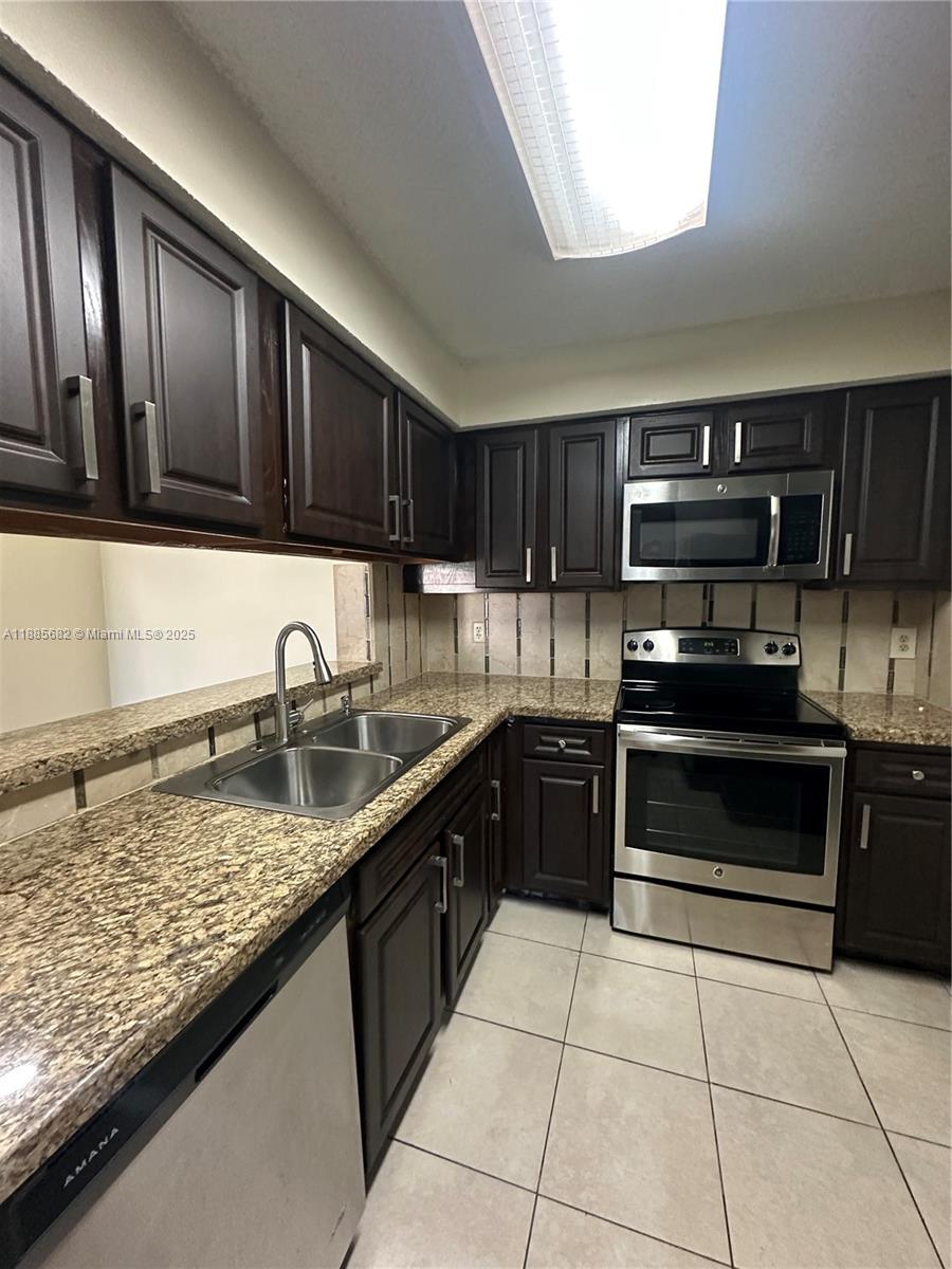 ROYAL POINCIANA CONDO - Residential Lease
