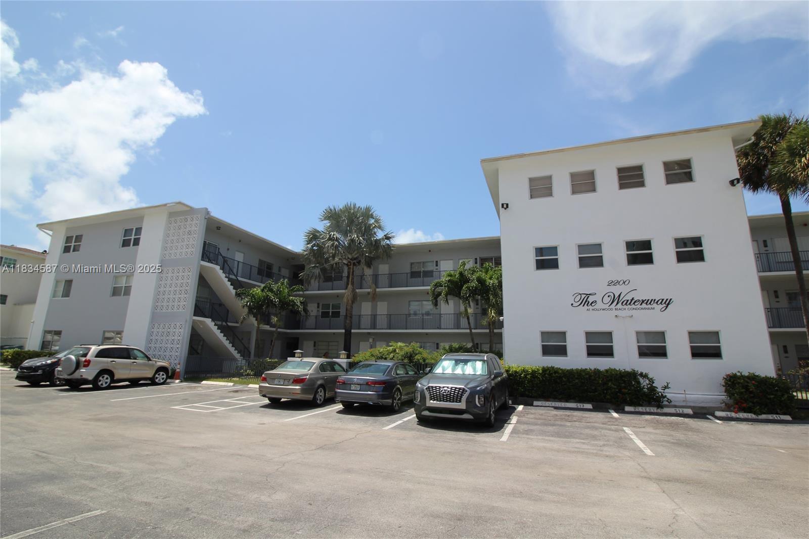 WATERWAY @ HOLLYWOOD BEAC - Residential