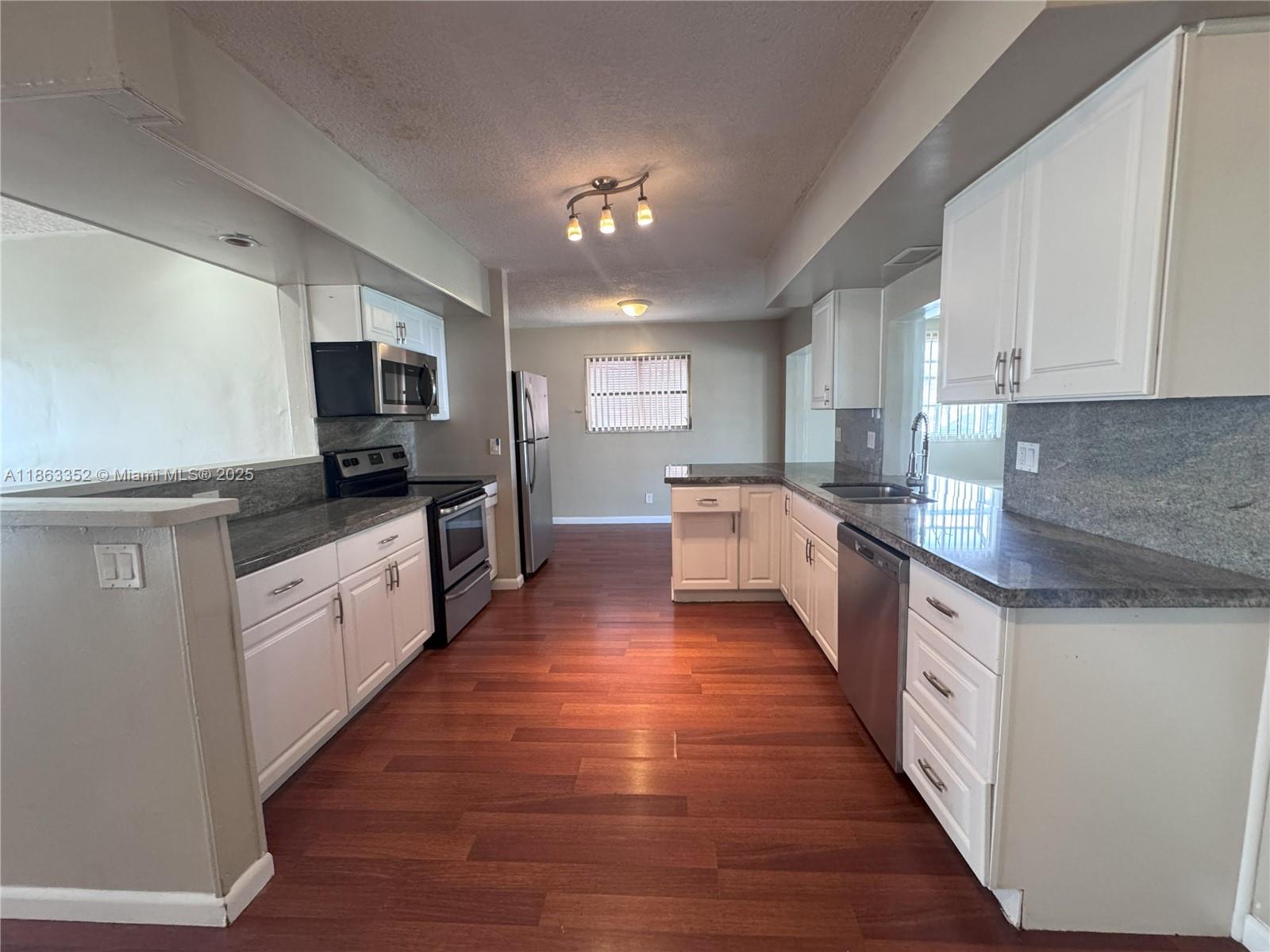 2201 N 54th Ave