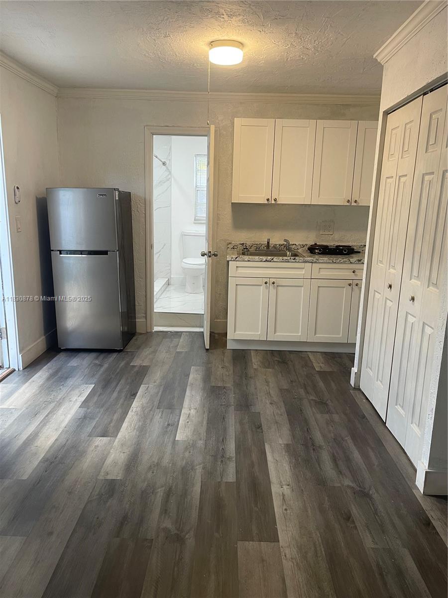 3201 Jackson Blvd 1