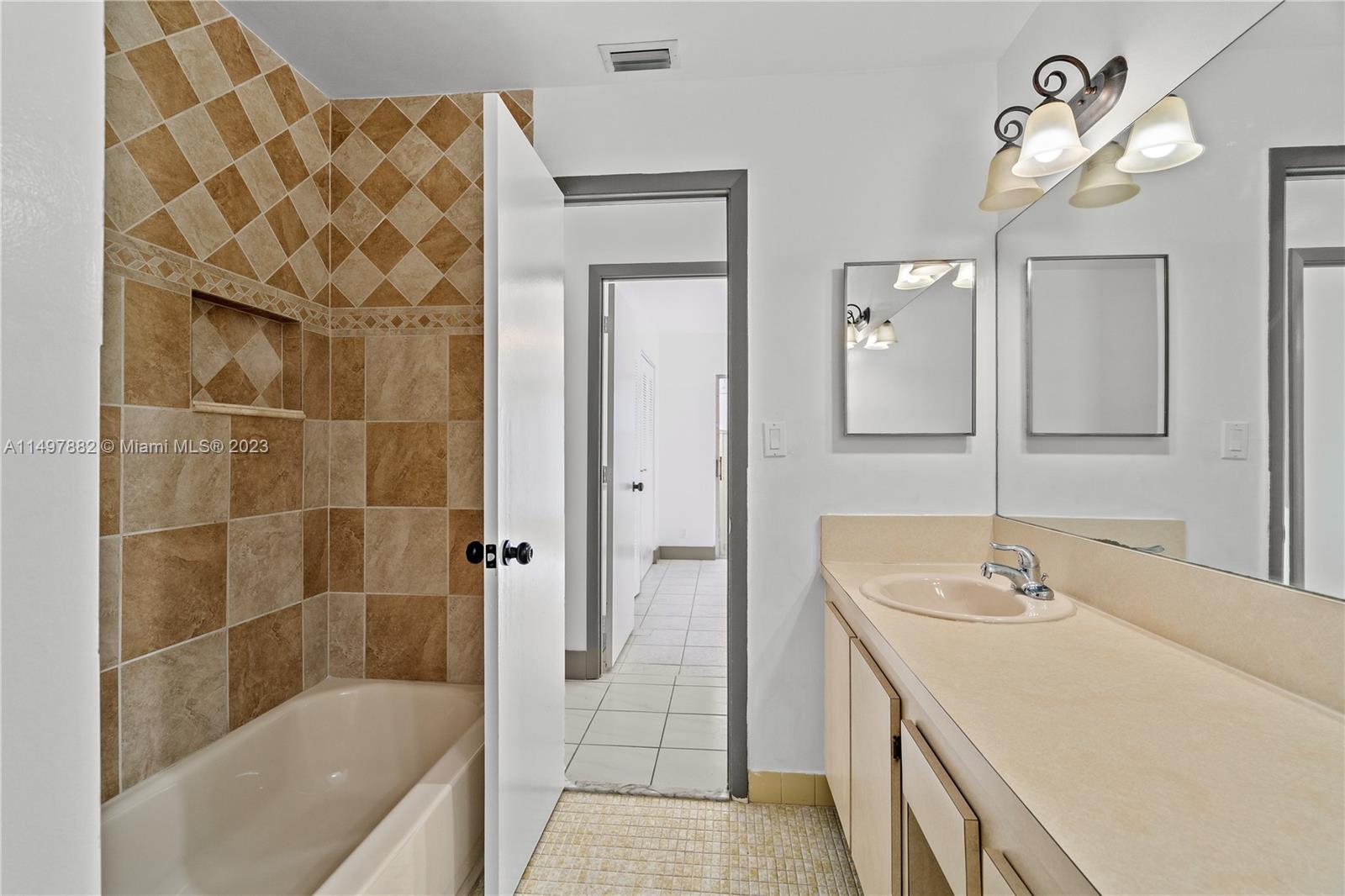 KILLIAN PINES 1ST ADDN - Residential