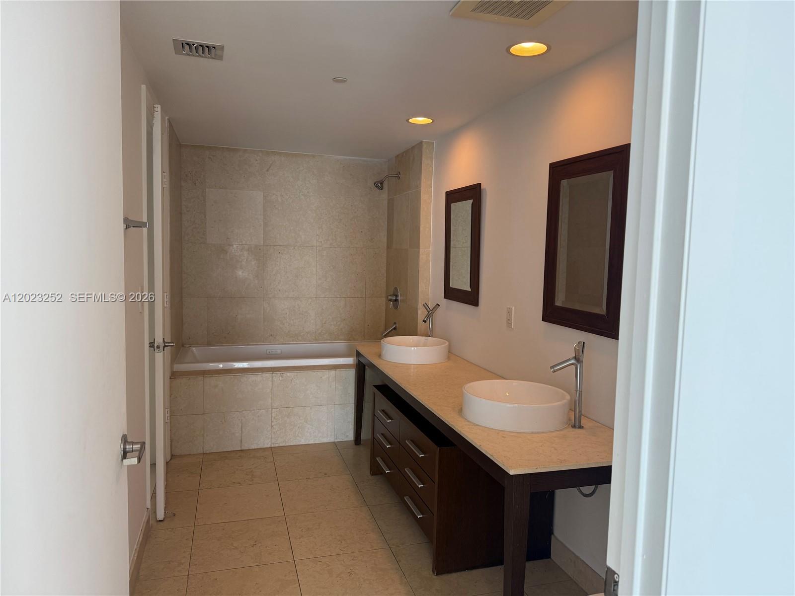 ICONBRICKELL CONDO NO 1 - Residential Lease