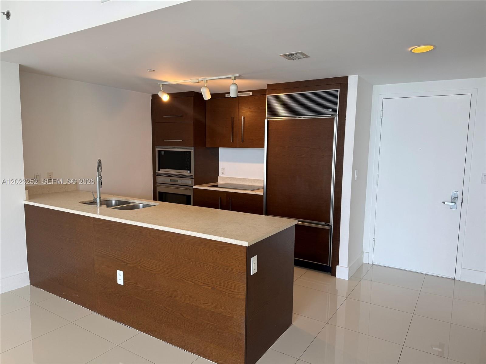 ICONBRICKELL CONDO NO 1 - Residential Lease
