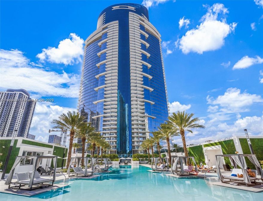 PARAMOUNT MIAMI WORLD CENTER.Spectacular Studio-4th floor. SHORT TERM RENTALS FROM 31 DAYS PERMITED!Great Opportunity. Fully Furnished (optional).Unit has white porcelain floors,BOSH appliances, quartz countertops,spacious bathroom.Plenty of room/private bedroom, Bar&Living Area.Walk-in closet.Highats/dimmable system. Beautiful Panoramic High Ceiling Window/urban view. 4th floor. 24 free valet parking!!!storage space included,Amazing Luxury lifestyle,45 amenities, Roof Top at 58th,5 pools.Asoc.fastApproval/Investment property - Rents from 3600- Water,Basic cable and WIFI included in HOA: 616 per month! amazing! Owner Motivated To rent or sell.