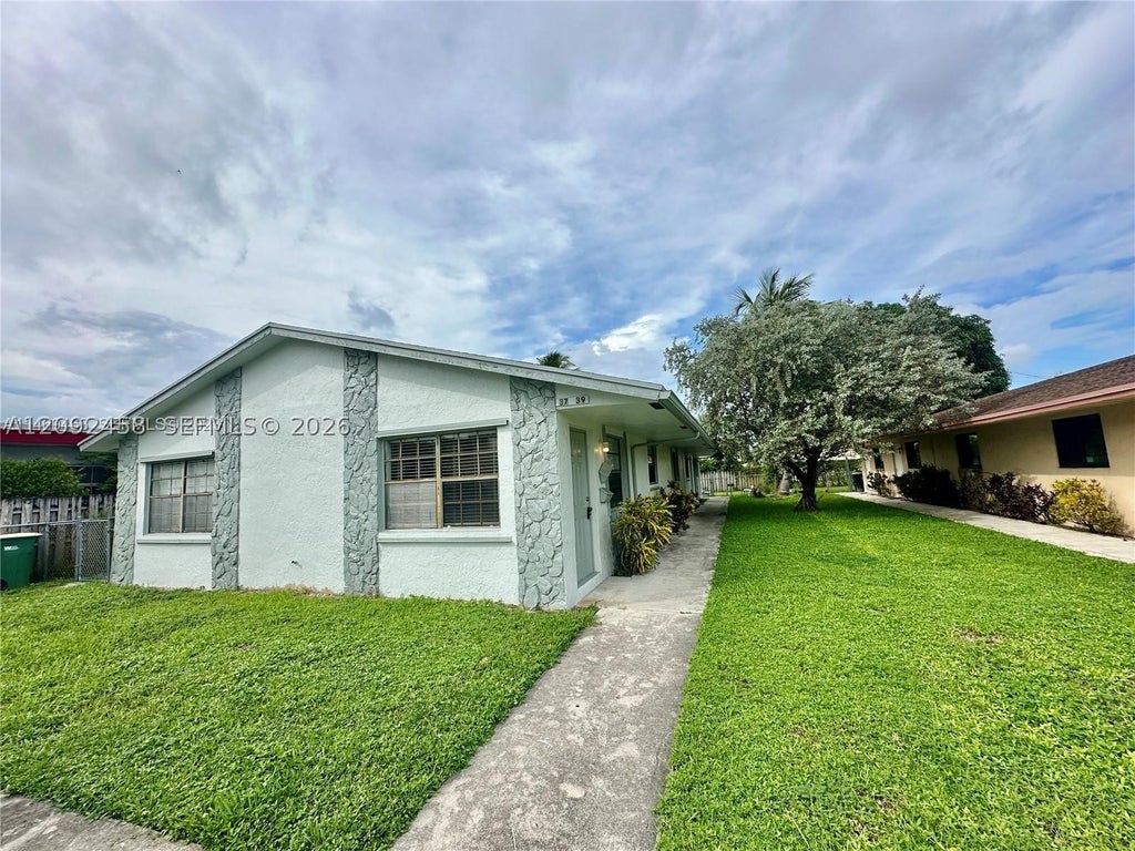 Photo of 3739 SE 15 St #1, Dania Beach, FL 33004 (MLS # A12092458)