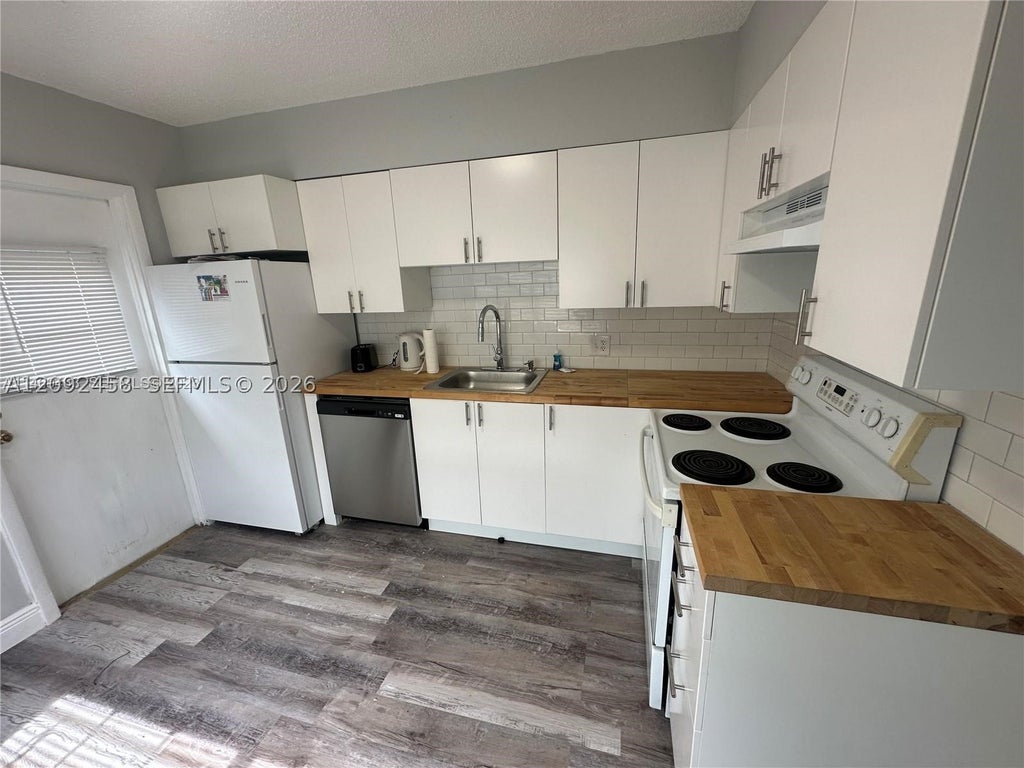 Photo of 3739 SE 15 St #1, Dania Beach, FL 33004 (MLS # A12092458)