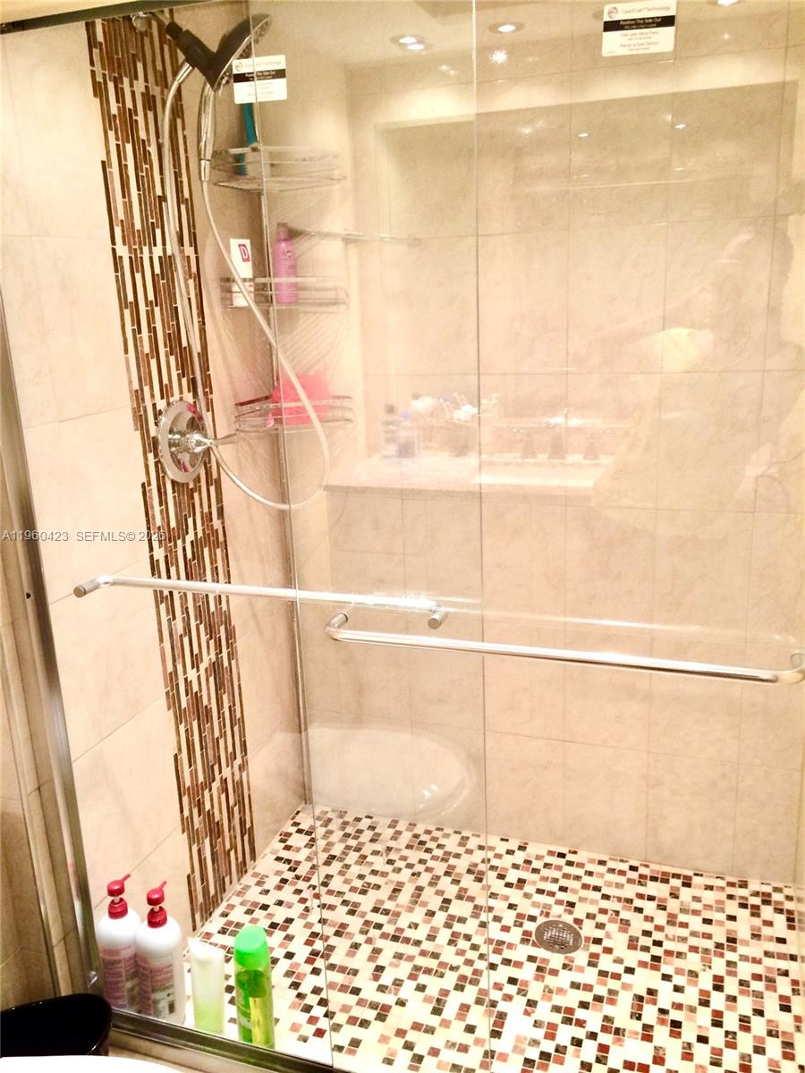 MEADOWBROOK TOWERS L COND - Residential