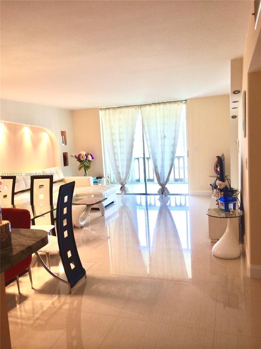 MEADOWBROOK TOWERS L COND - Residential