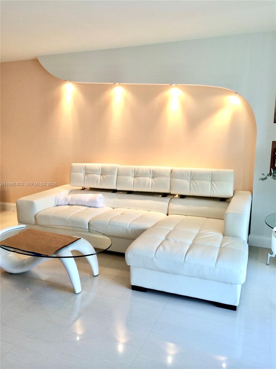 MEADOWBROOK TOWERS L COND - Residential