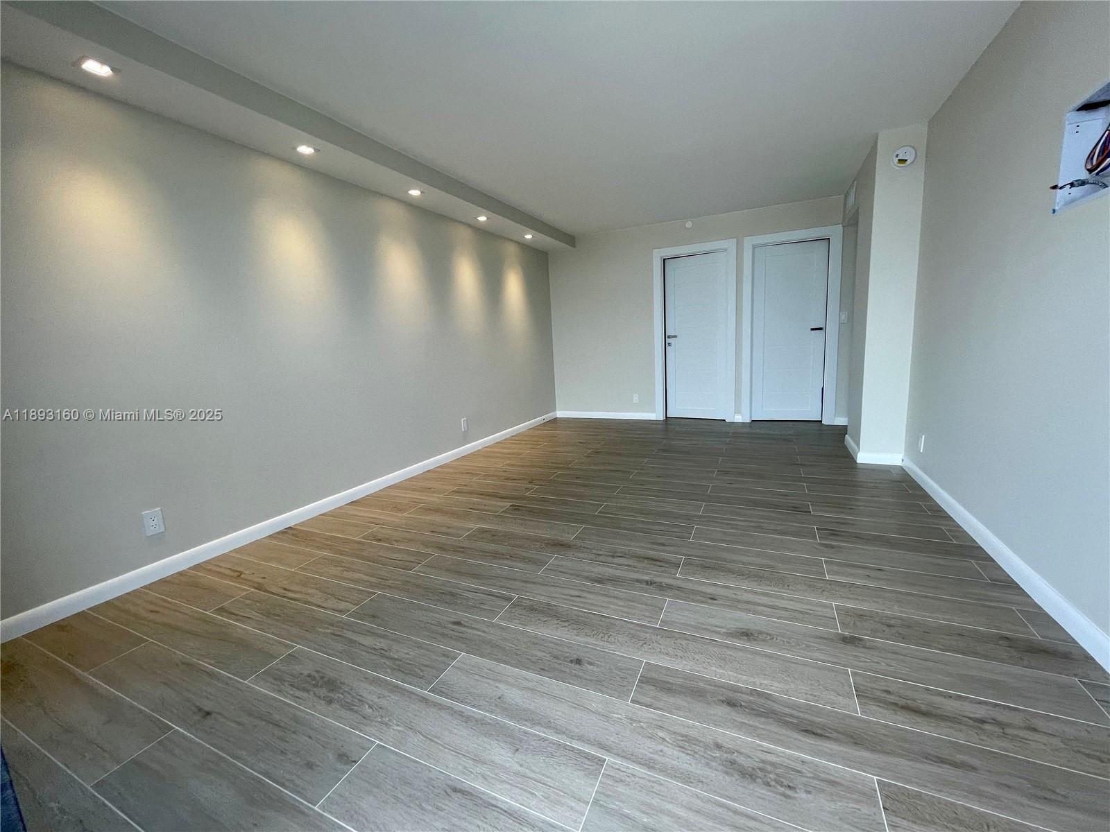 WINSTON TOWERS 700 CONDO - Residential Lease