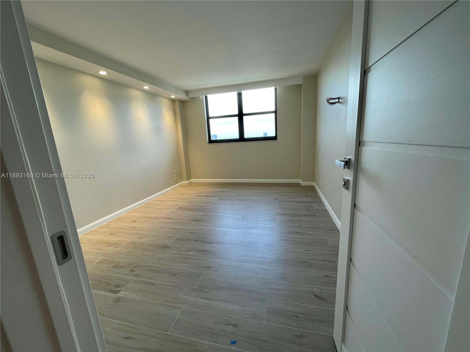 WINSTON TOWERS 700 CONDO - Residential Lease