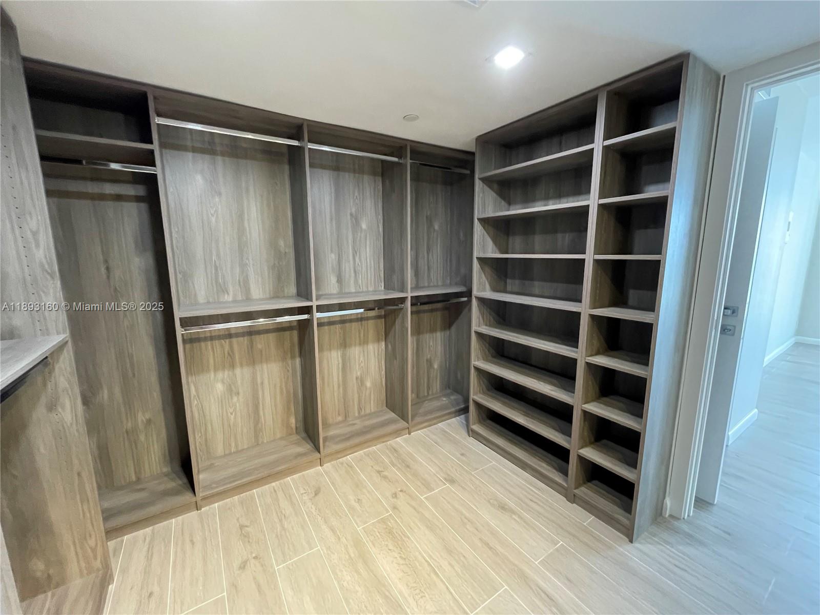 WINSTON TOWERS 700 CONDO - Residential Lease