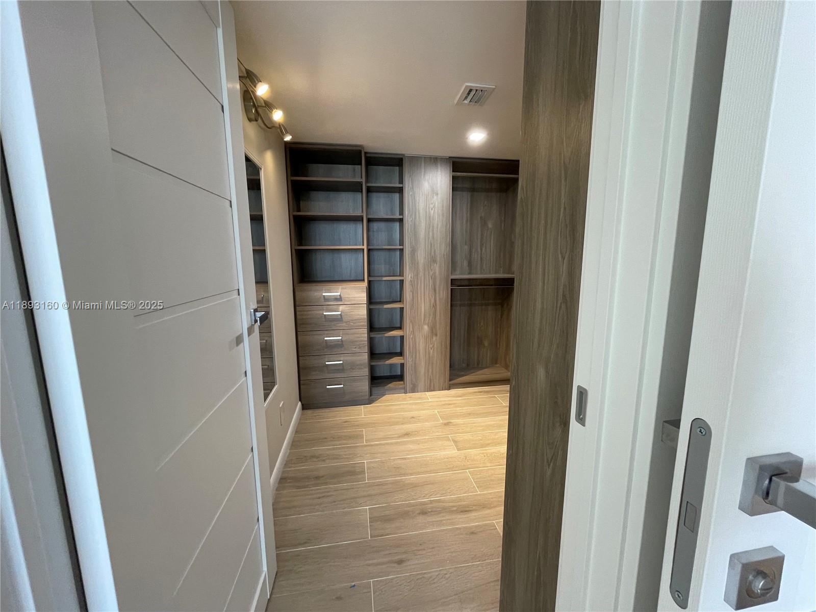 WINSTON TOWERS 700 CONDO - Residential Lease