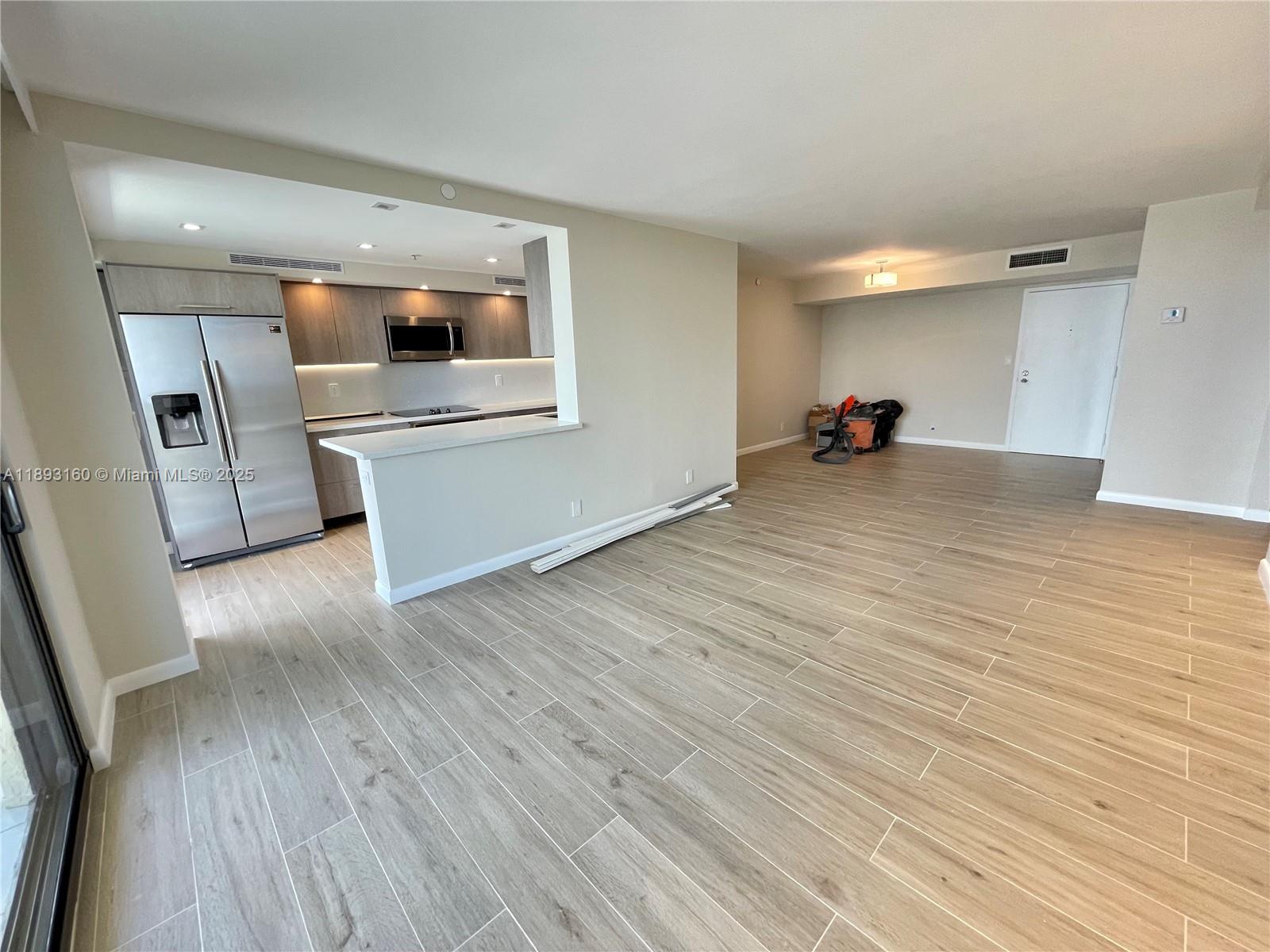 WINSTON TOWERS 700 CONDO - Residential Lease