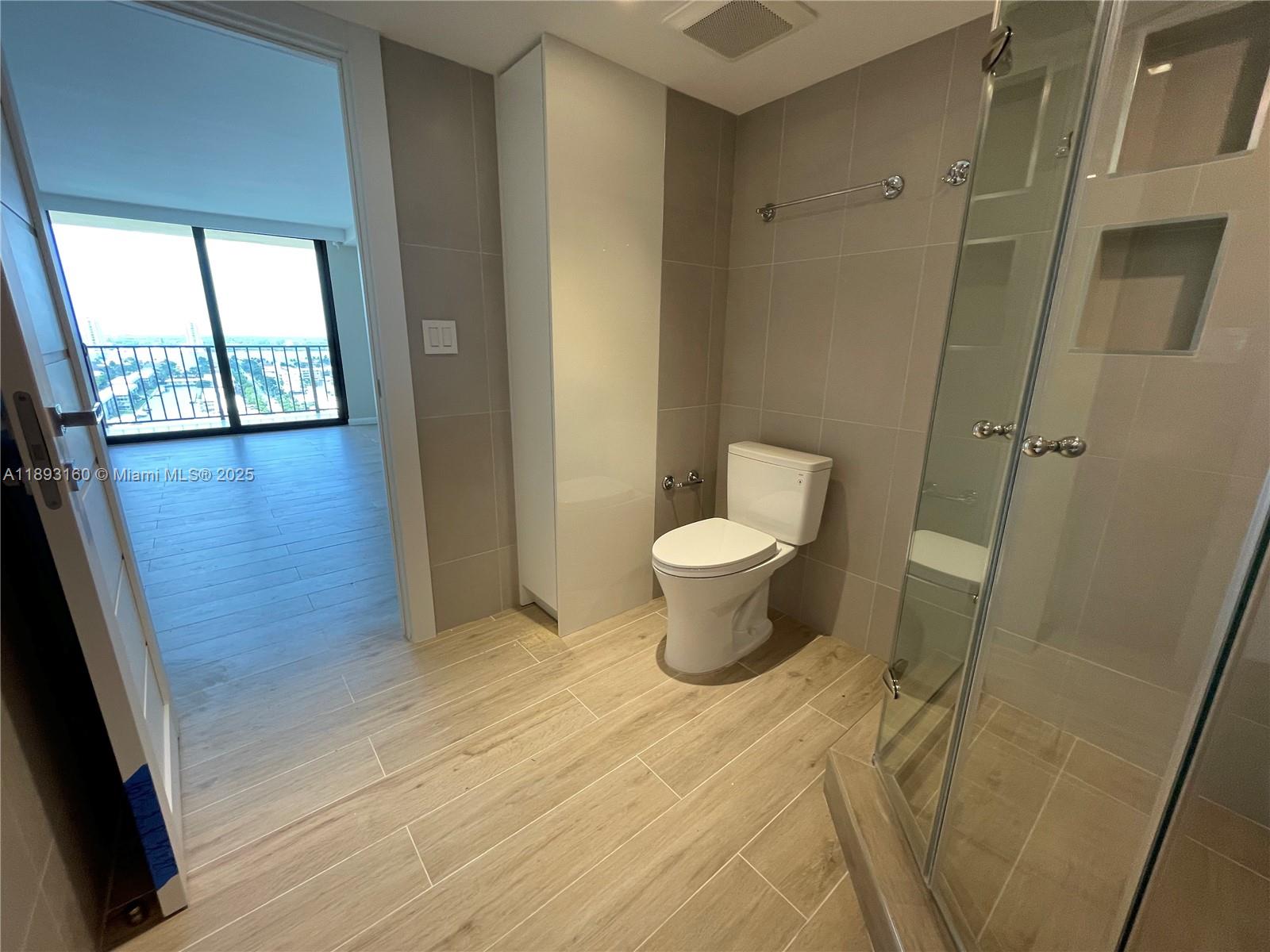 WINSTON TOWERS 700 CONDO - Residential Lease