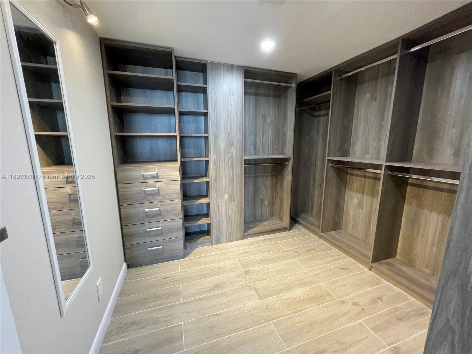 WINSTON TOWERS 700 CONDO - Residential Lease
