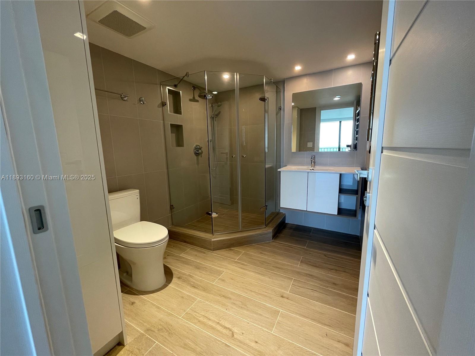 WINSTON TOWERS 700 CONDO - Residential Lease