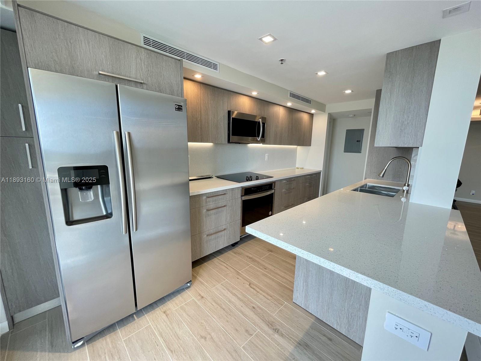 WINSTON TOWERS 700 CONDO - Residential Lease