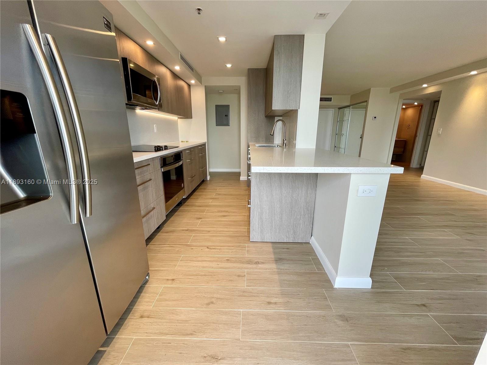 WINSTON TOWERS 700 CONDO - Residential Lease