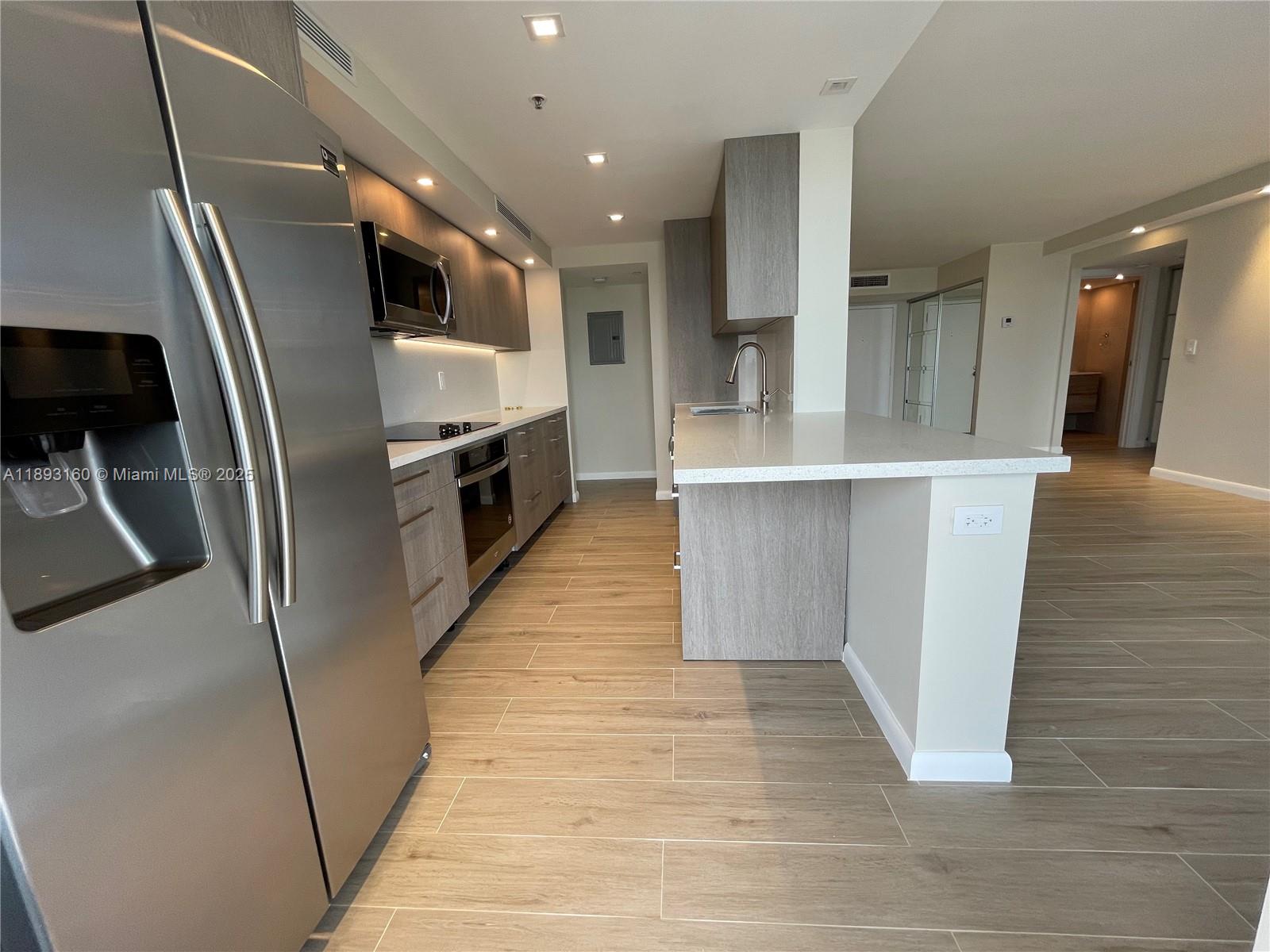 WINSTON TOWERS 700 CONDO - Residential Lease