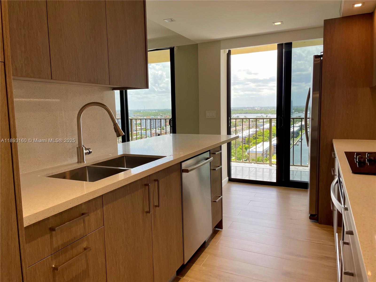 WINSTON TOWERS 700 CONDO - Residential Lease