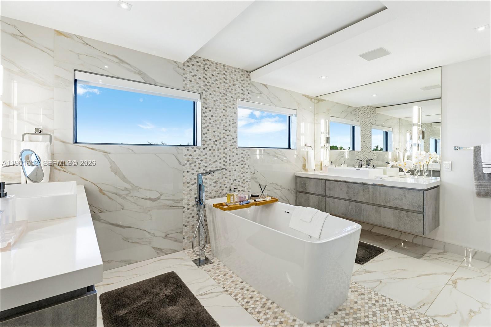 PARADISE POINT 1ST AMENDM - Residential