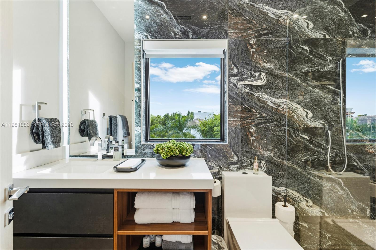 PARADISE POINT 1ST AMENDM - Residential