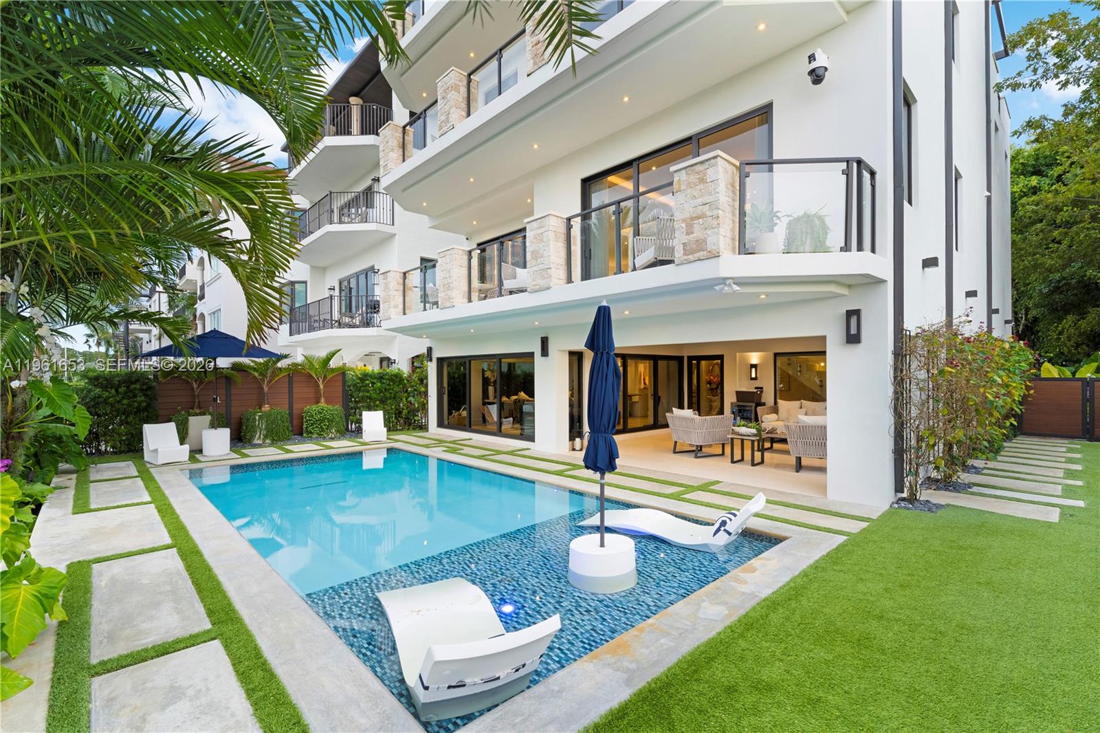 PARADISE POINT 1ST AMENDM - Residential