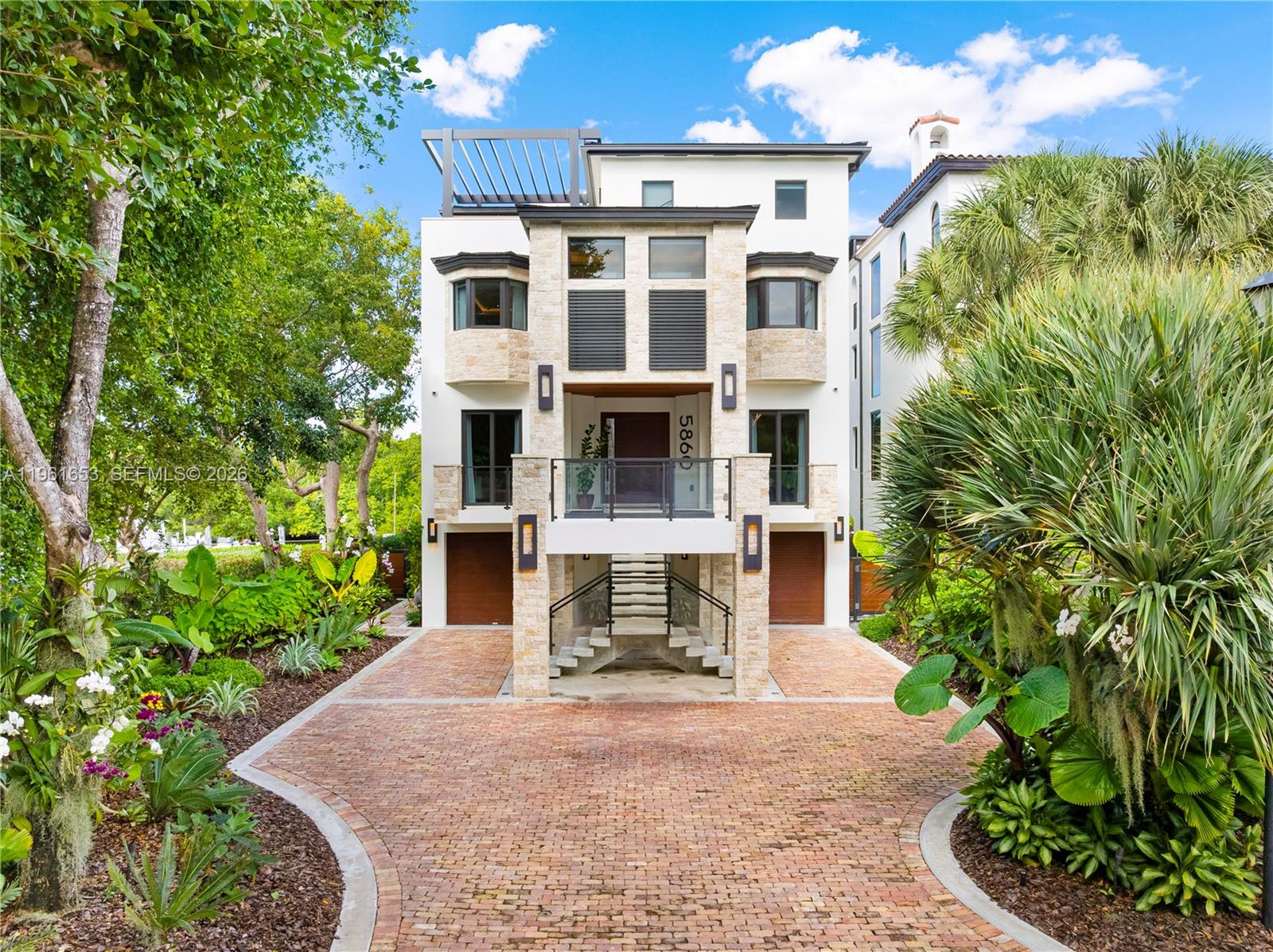 5860 Paradise Point Dr