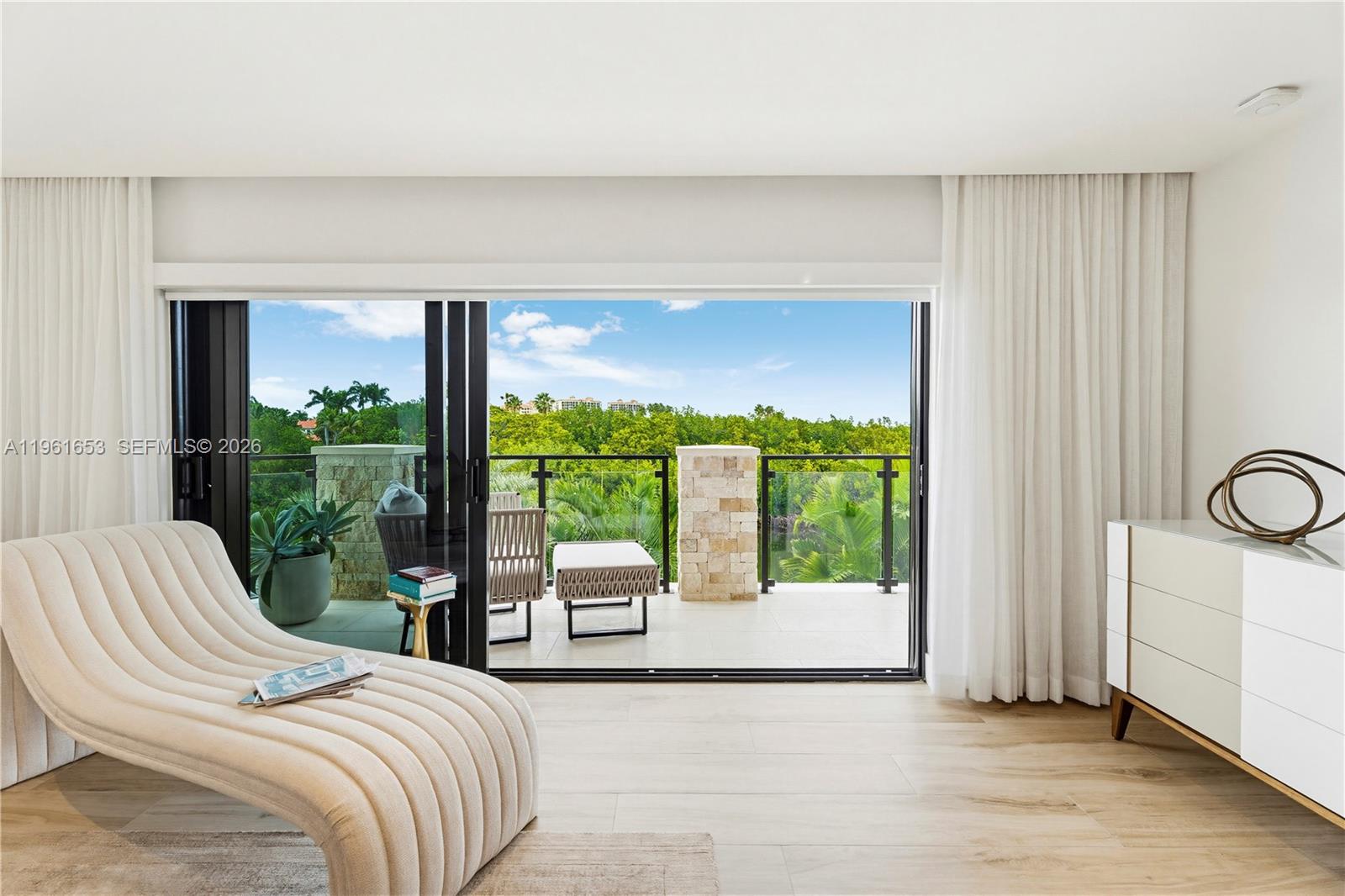 PARADISE POINT 1ST AMENDM - Residential