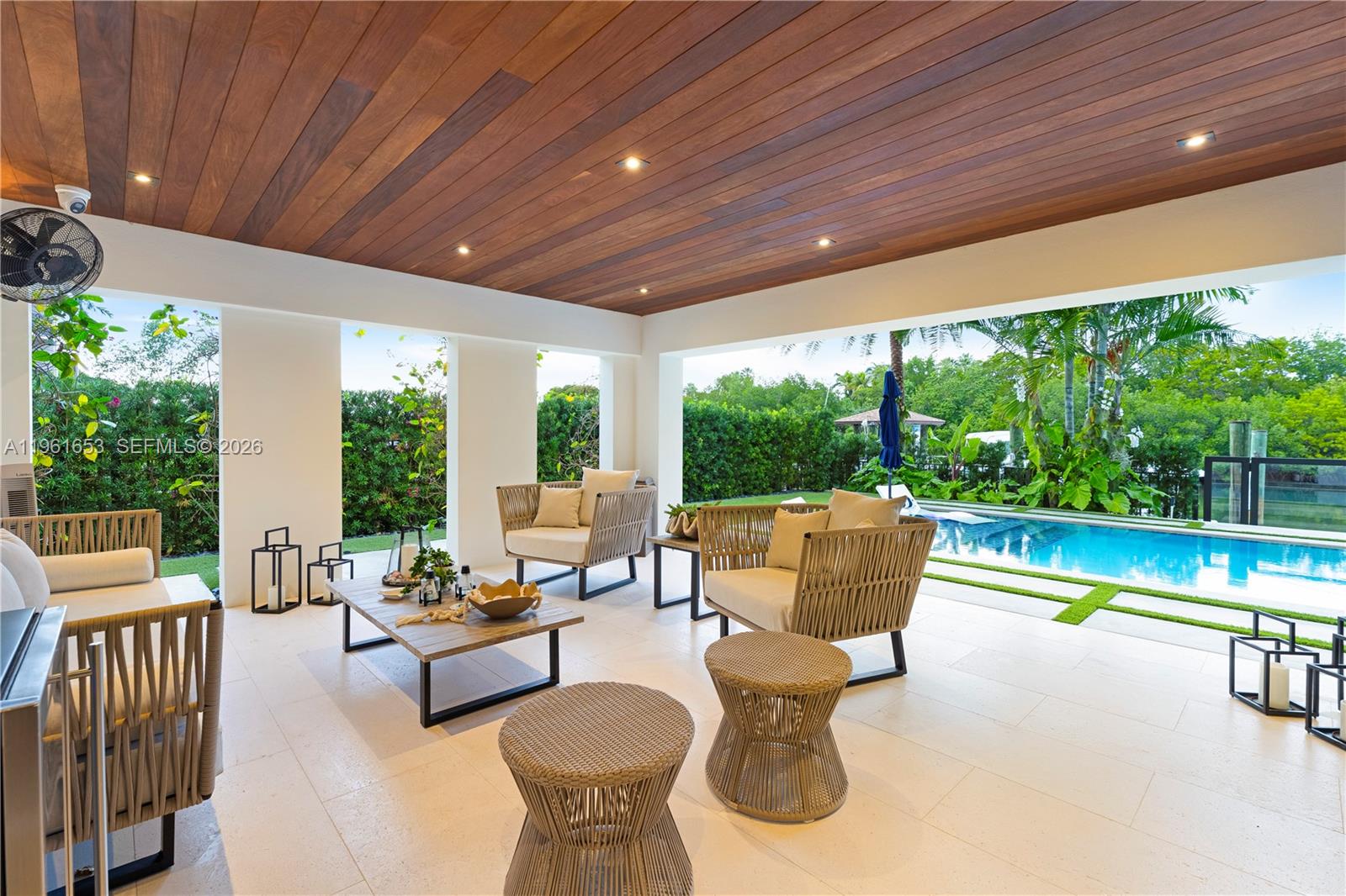 PARADISE POINT 1ST AMENDM - Residential