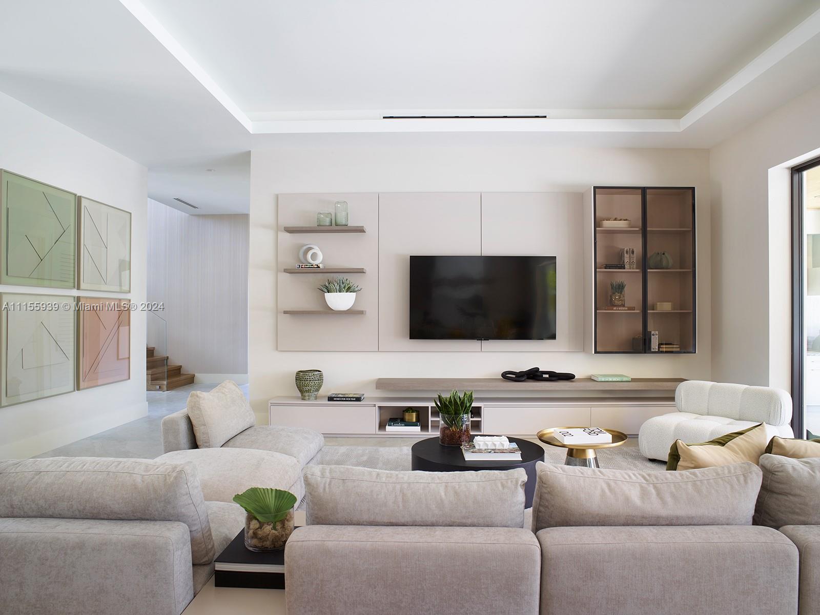 TOWN & RANCH ESTS - Residential