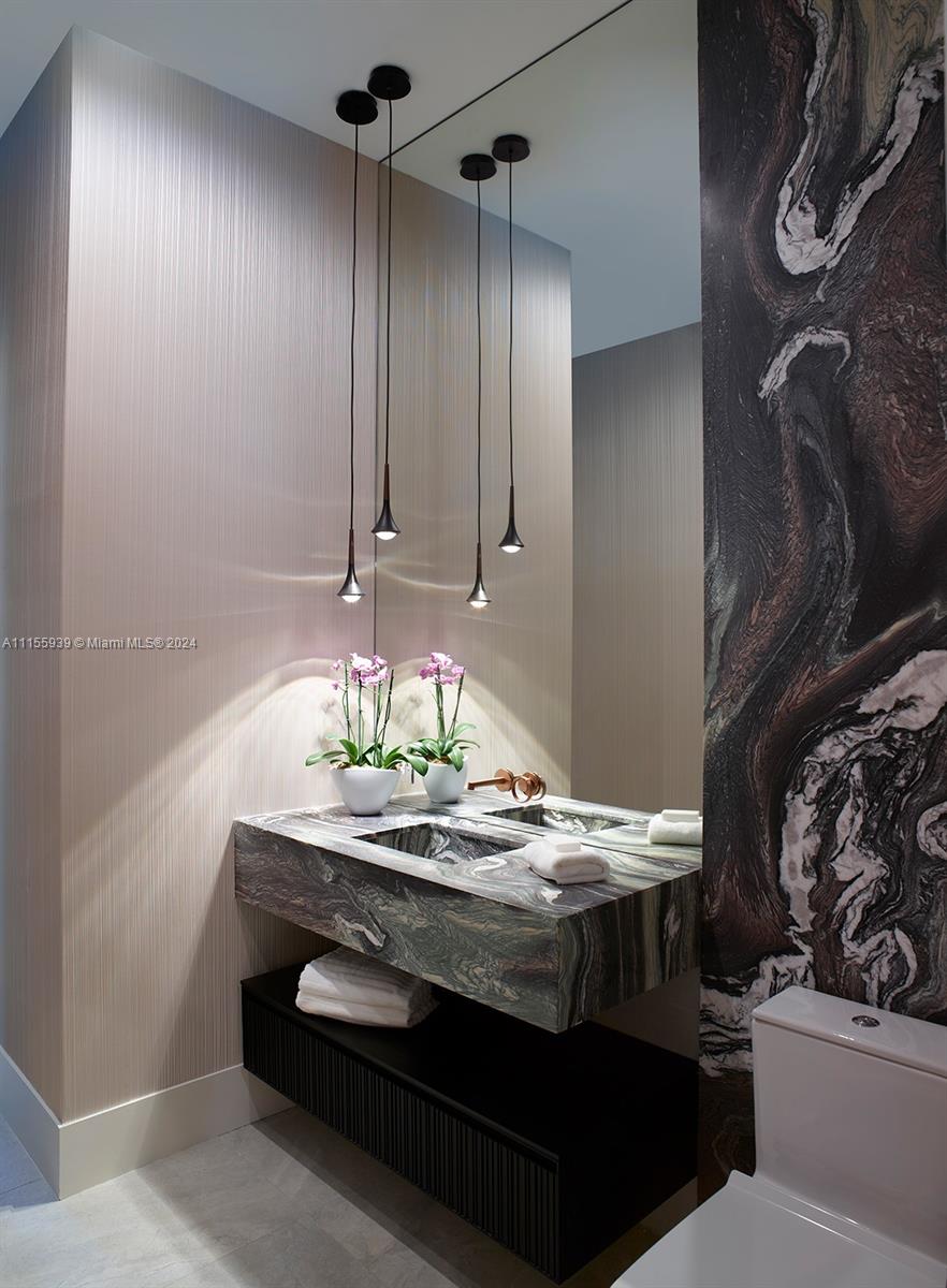 TOWN & RANCH ESTS - Residential