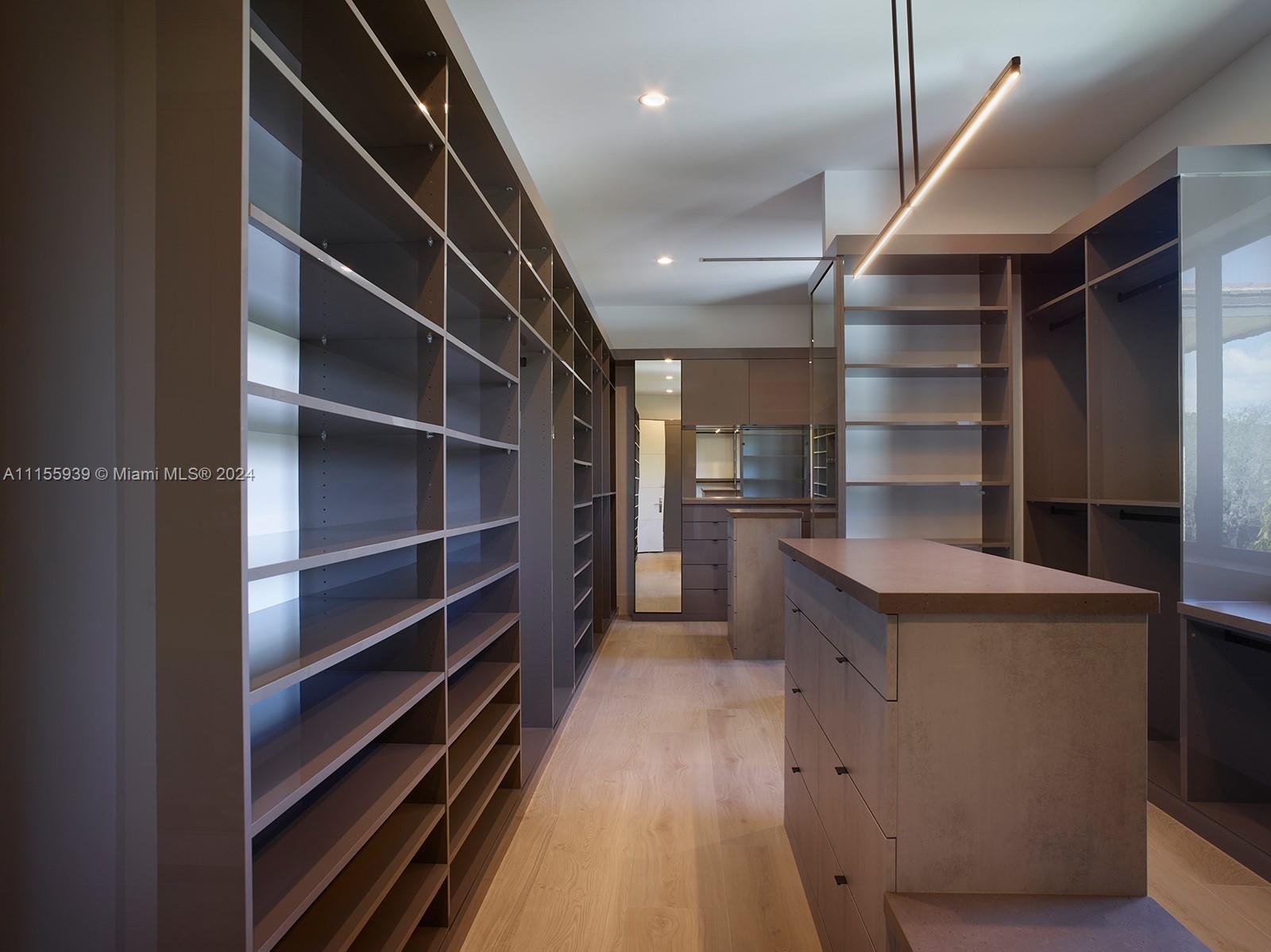 TOWN & RANCH ESTS - Residential