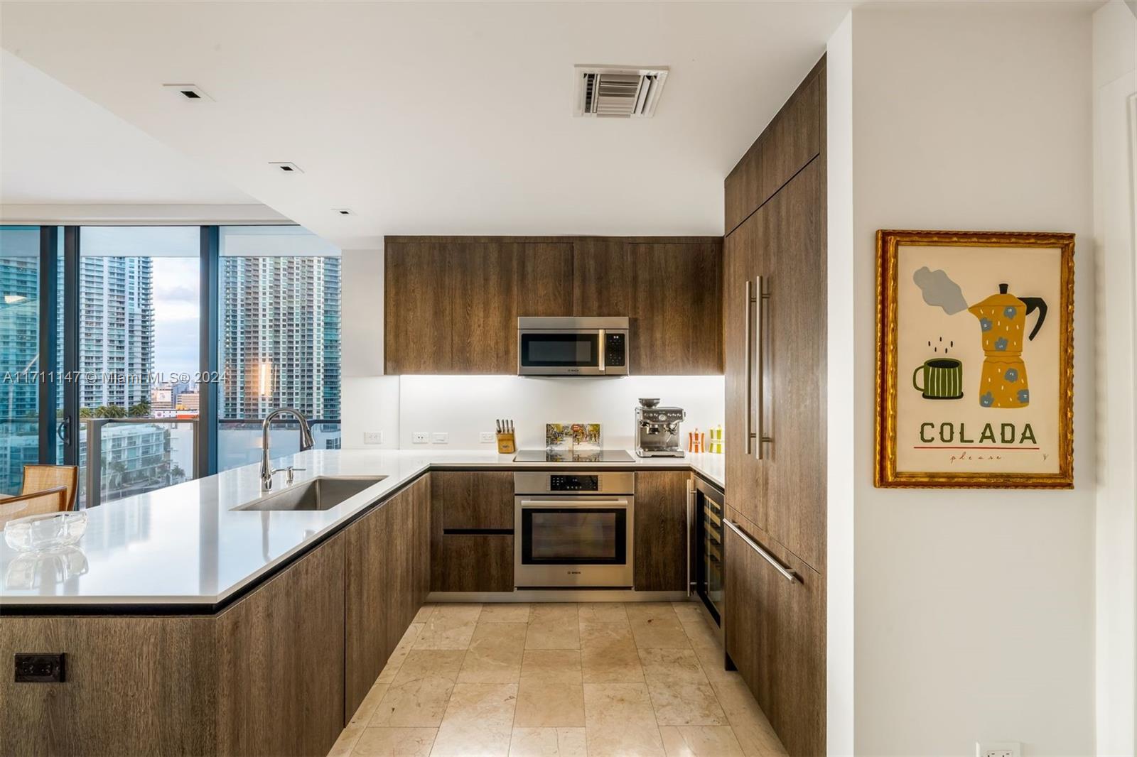 REACH CONDO - Residential