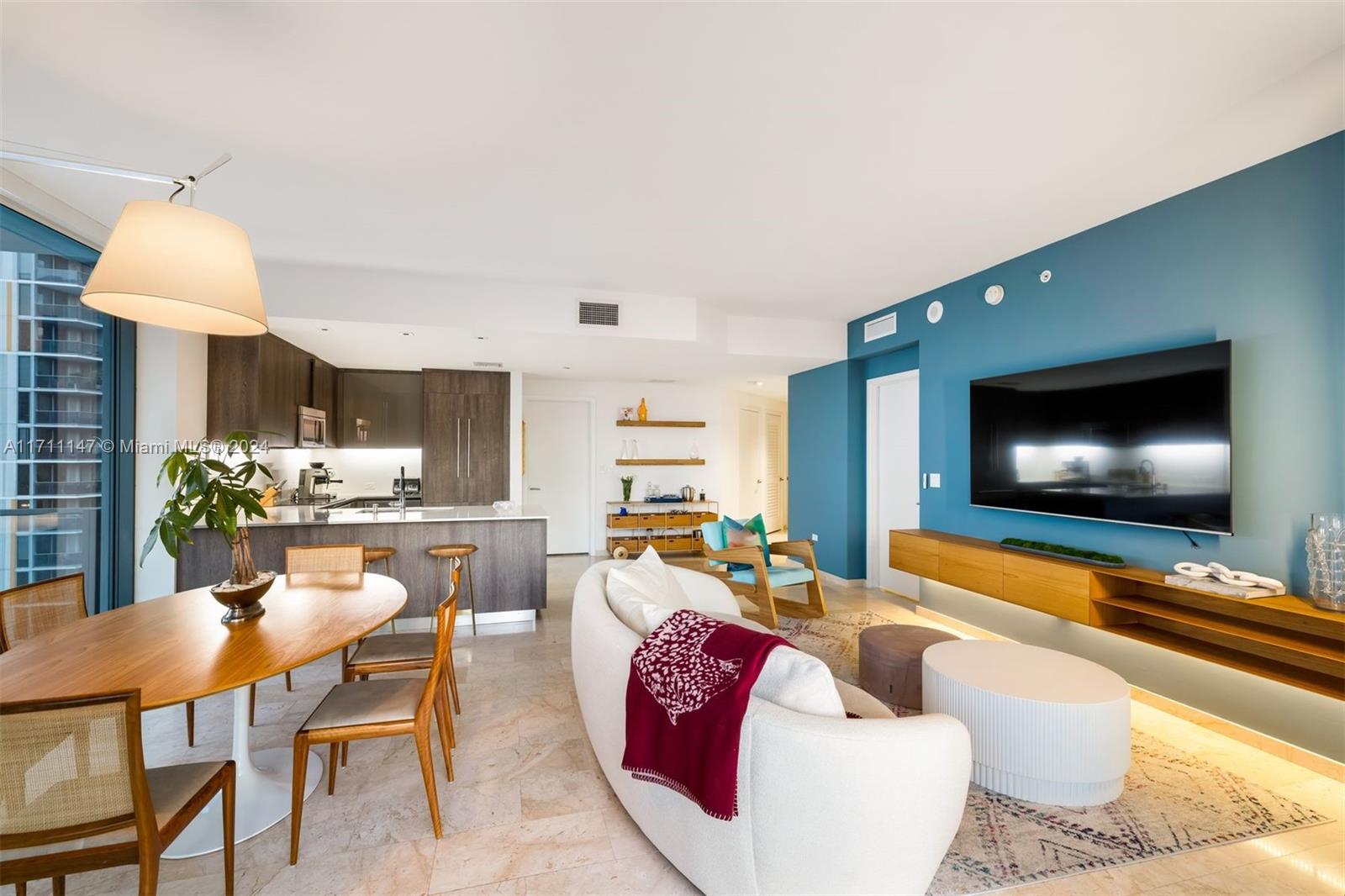 REACH CONDO - Residential