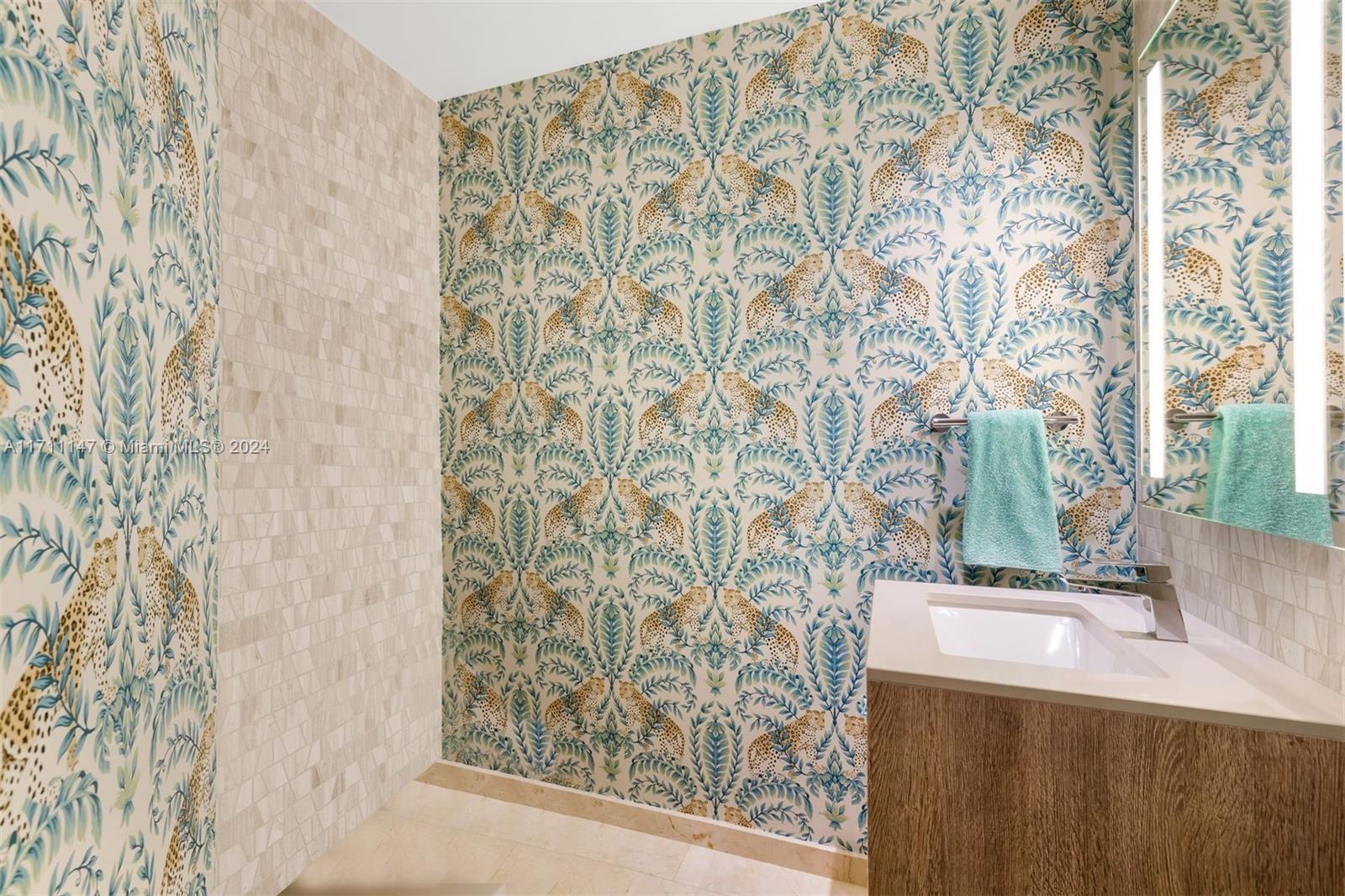 REACH CONDO - Residential