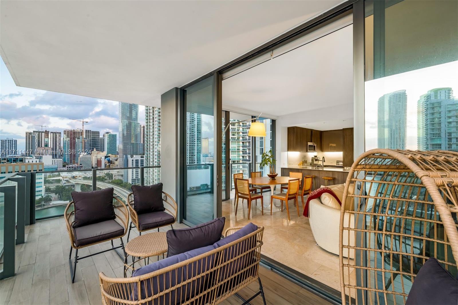 REACH CONDO - Residential