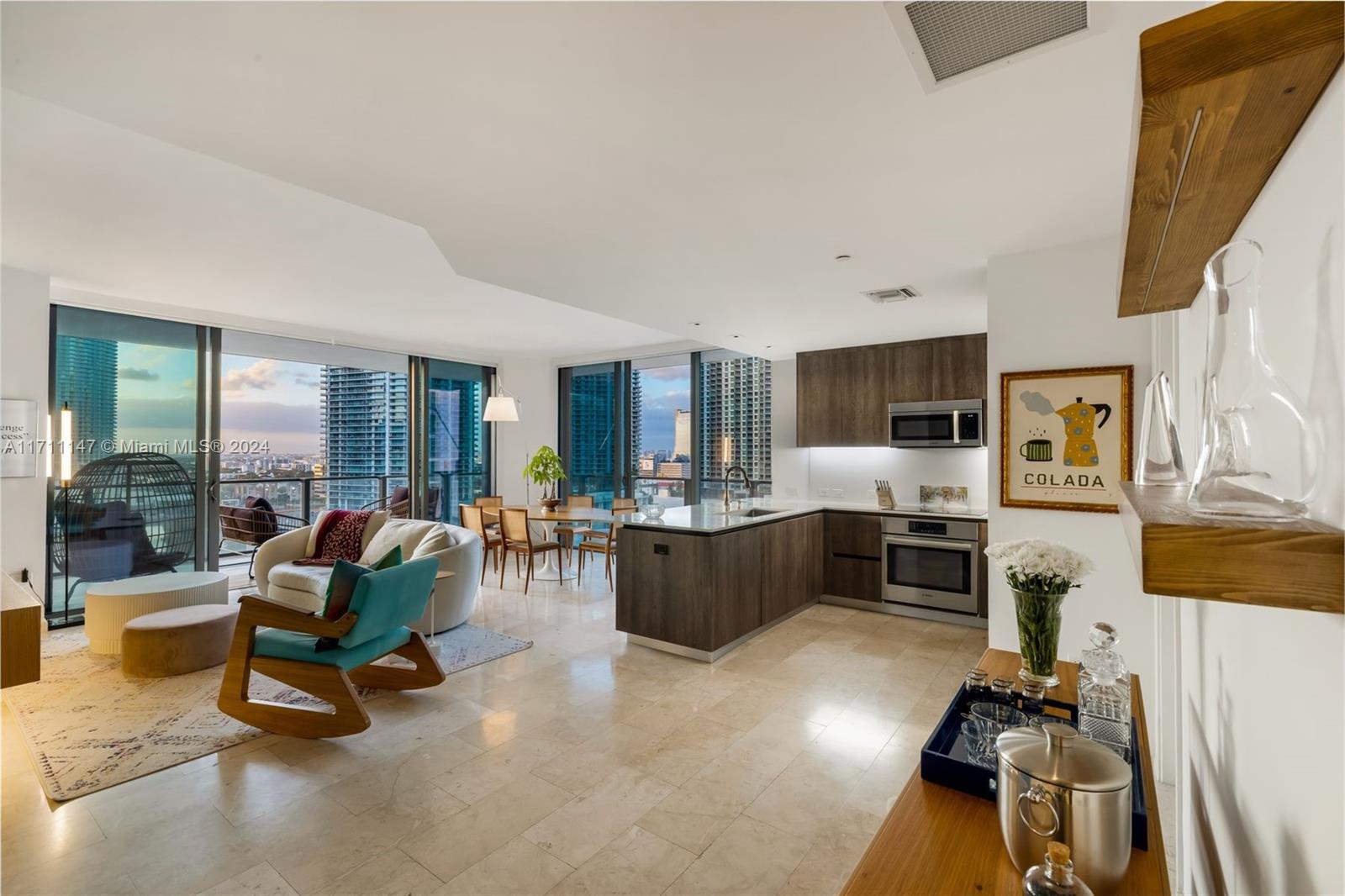 REACH CONDO - Residential