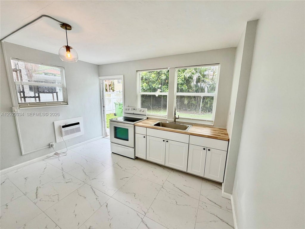 Photo of 3021 NE 21st Ter #1, Fort Lauderdale, FL 33306 (MLS # A12029334)