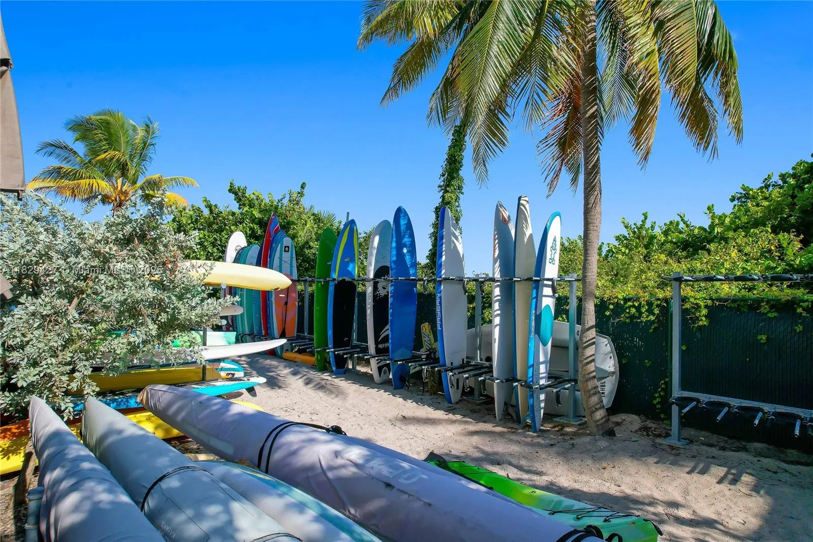 Key Biscayne, Florida 33149, United States, 2 Bedrooms Bedrooms, ,2 BathroomsBathrooms,Residential,Active,159480