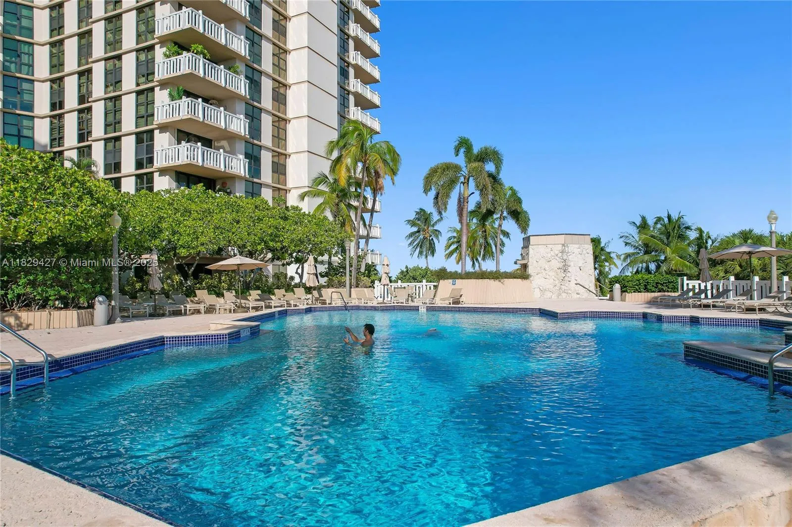 Key Biscayne, Florida 33149, United States, 2 Bedrooms Bedrooms, ,2 BathroomsBathrooms,Residential,Active,159480