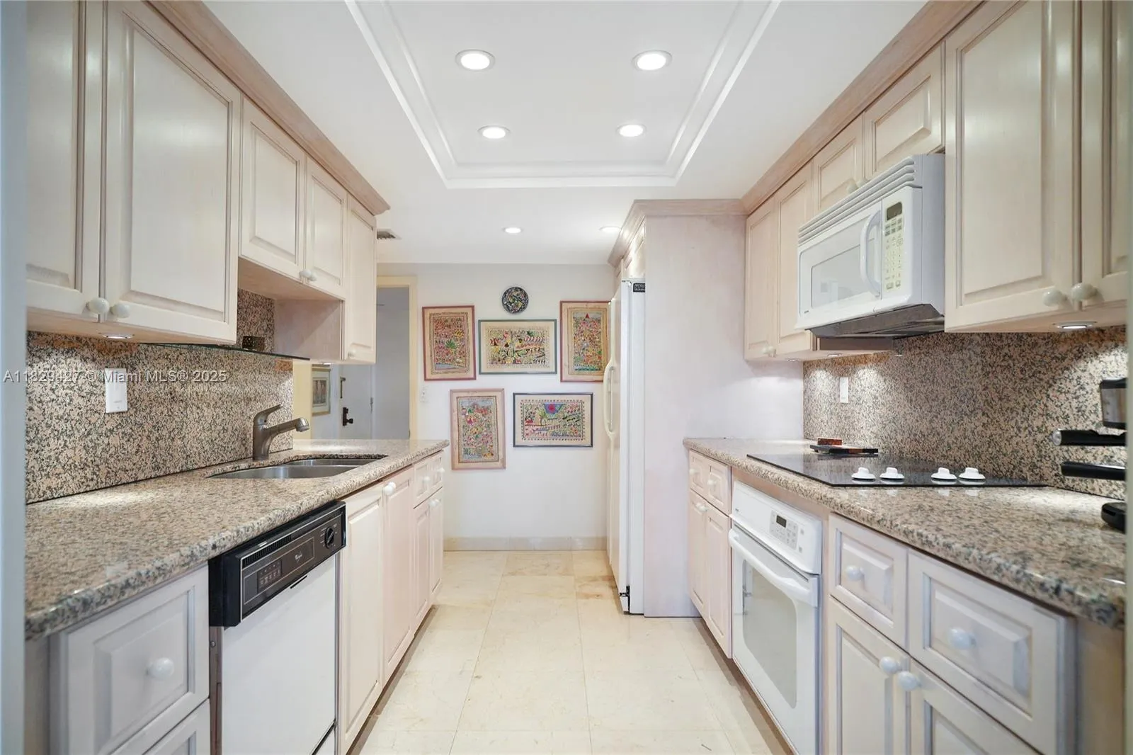 Key Biscayne, Florida 33149, United States, 2 Bedrooms Bedrooms, ,2 BathroomsBathrooms,Residential,Active,159480